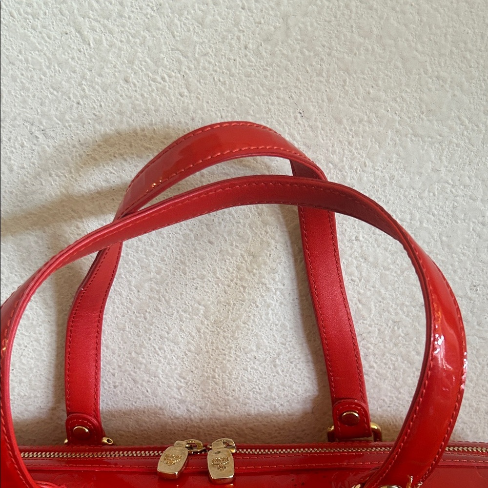 MCM Glossy Red Patent Barrel Bag - Picture 4 of 12